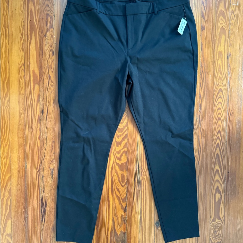 NWT Old Navy High-Rise Pixie Never Fade Size 18 Black Pants